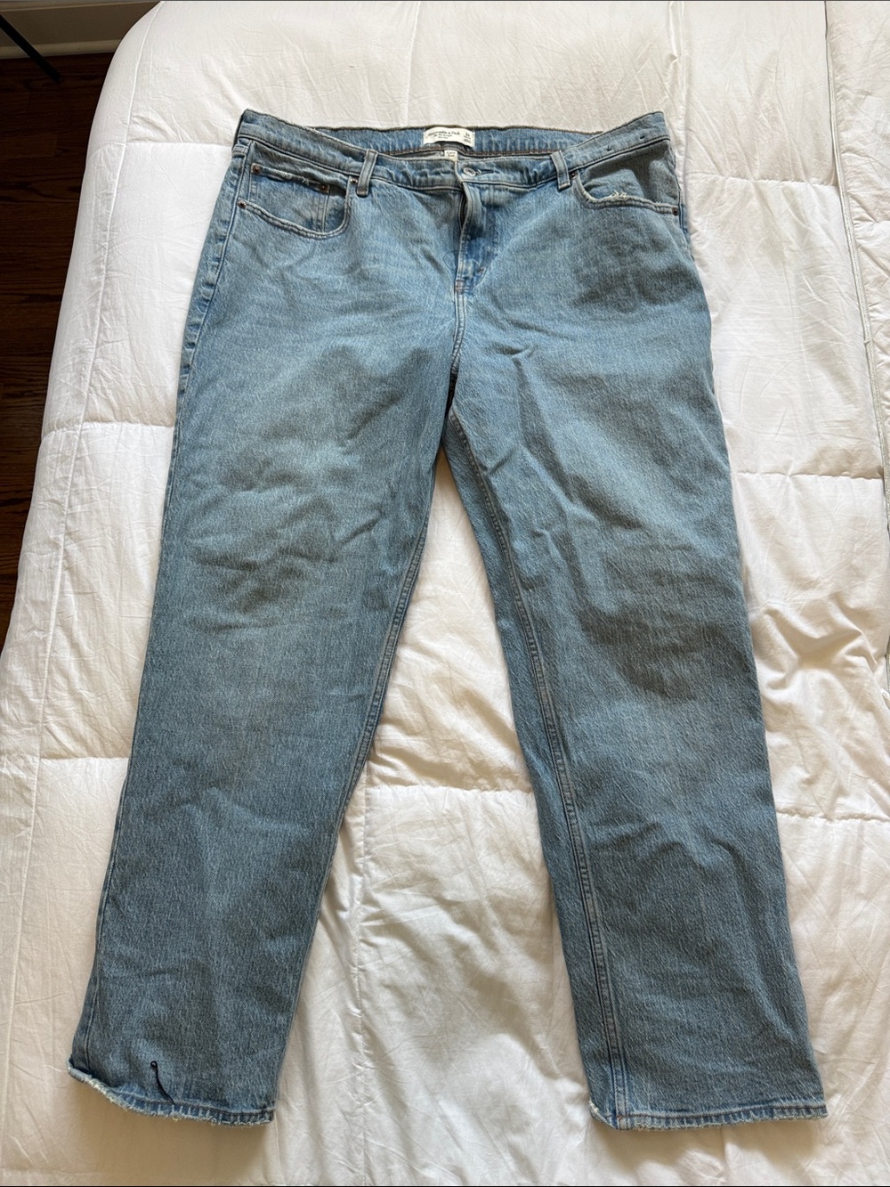 Abercrombie & Fitch Women's Light Blue Straight-Leg Jeans